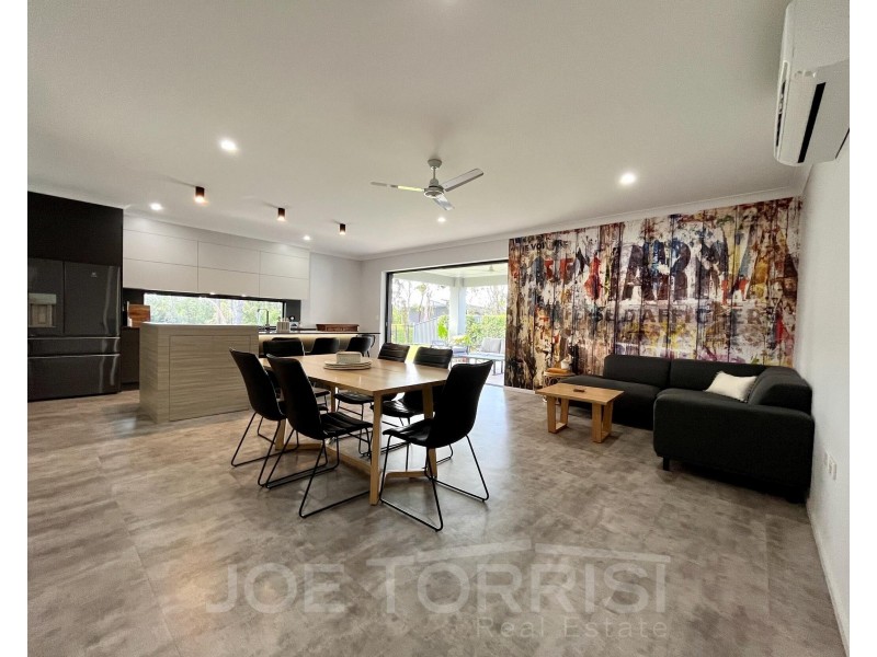 2D Yarrabee Close, Mareeba QLD 4880