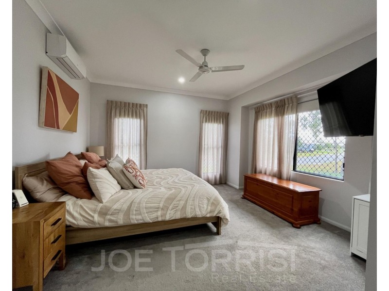 2D Yarrabee Close, Mareeba QLD 4880