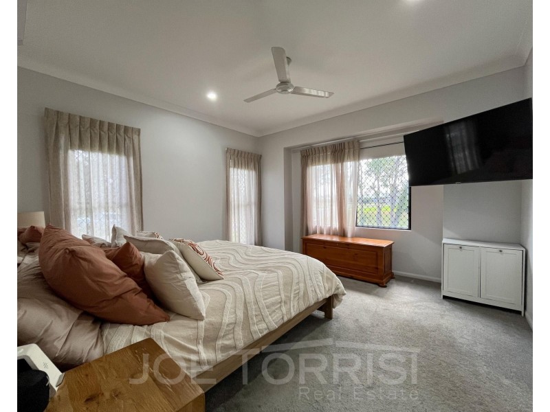 2D Yarrabee Close, Mareeba QLD 4880