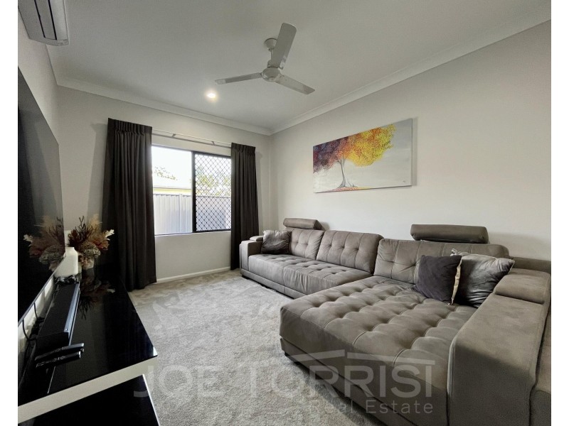 2D Yarrabee Close, Mareeba QLD 4880