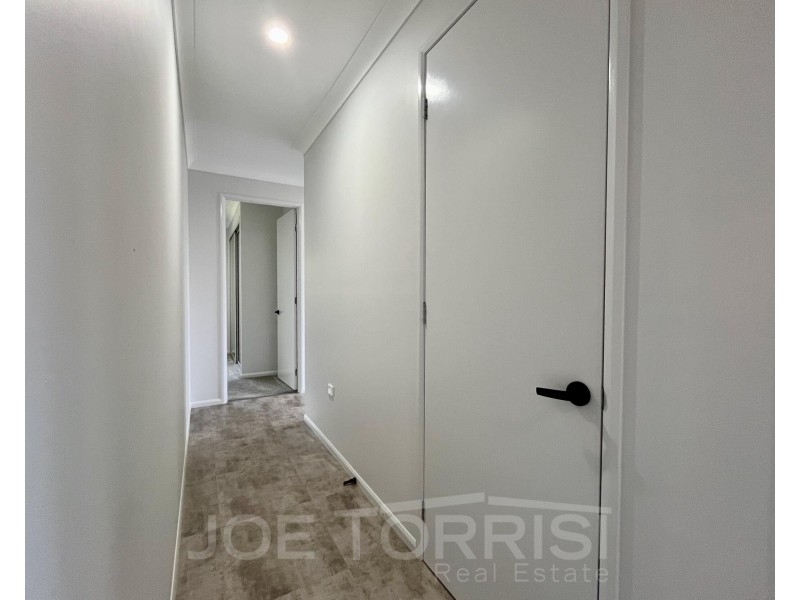 2D Yarrabee Close, Mareeba QLD 4880