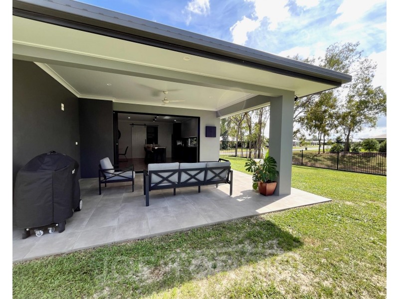 2D Yarrabee Close, Mareeba QLD 4880