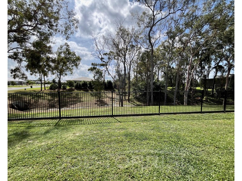 2D Yarrabee Close, Mareeba QLD 4880