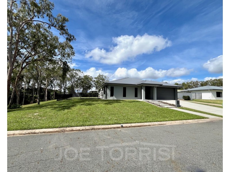 2D Yarrabee Close, Mareeba QLD 4880