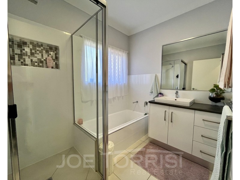 17 Sunbird Parade, Mareeba QLD 4880