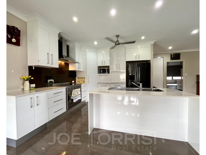 21 Mirrabook Avenue, Mareeba QLD 4880