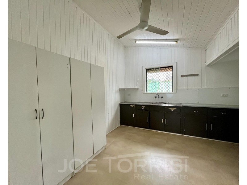 8 Troughton Street, Mareeba QLD 4880