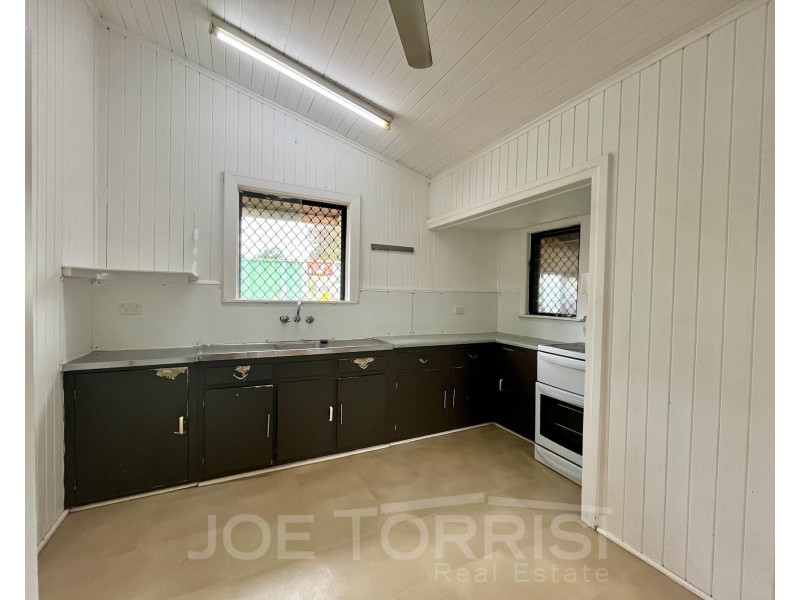 8 Troughton Street, Mareeba QLD 4880