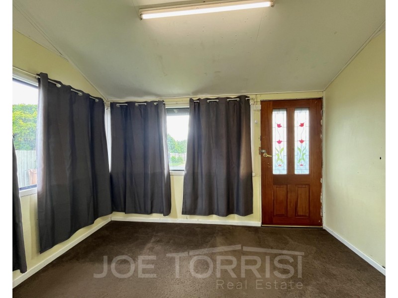 8 Troughton Street, Mareeba QLD 4880