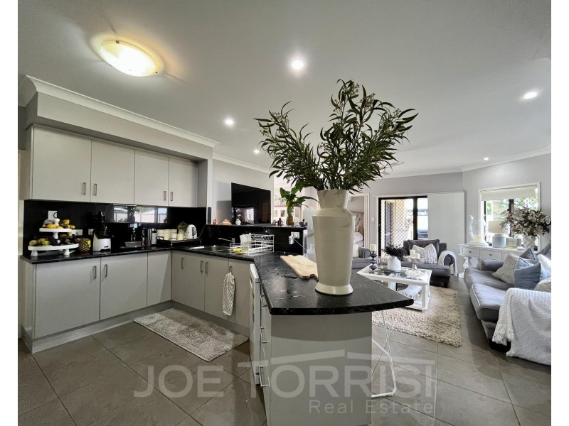17 Amaroo Drive, Mareeba QLD 4880
