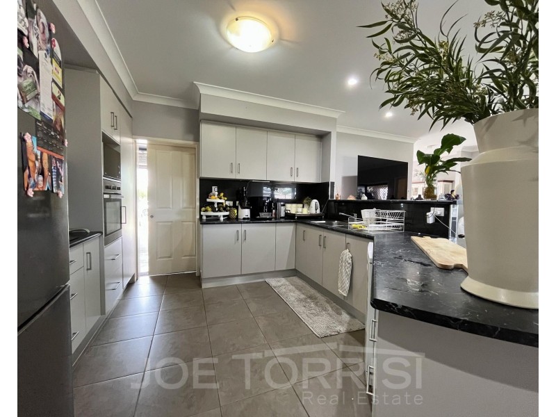 17 Amaroo Drive, Mareeba QLD 4880