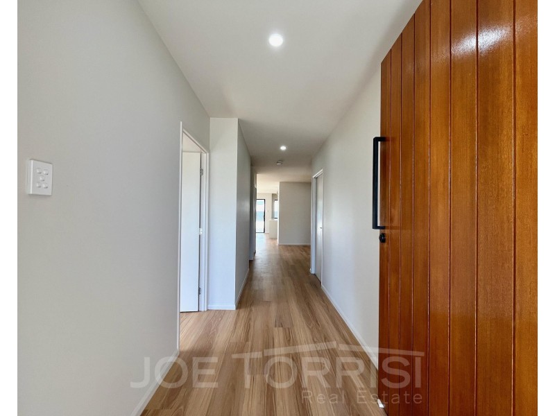 98 Karobean Drive, Mareeba QLD 4880