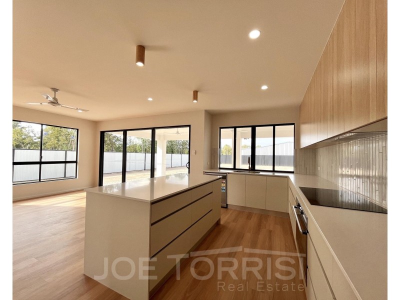 98 Karobean Drive, Mareeba QLD 4880