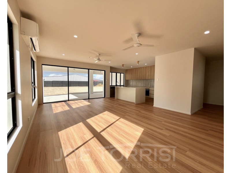 98 Karobean Drive, Mareeba QLD 4880
