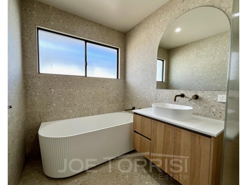 98 Karobean Drive, Mareeba QLD 4880