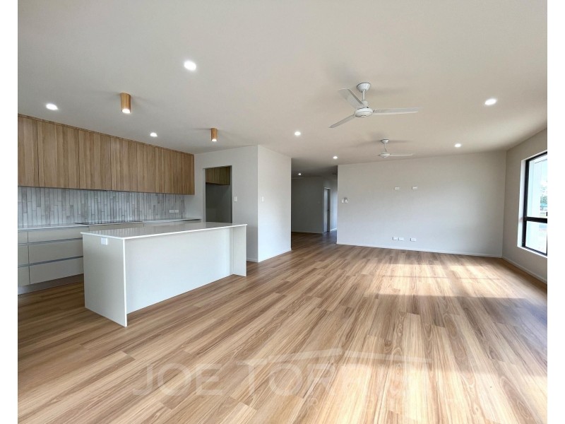 98 Karobean Drive, Mareeba QLD 4880