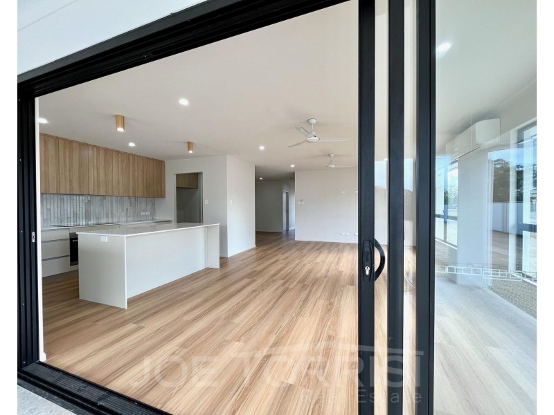 98 Karobean Drive, Mareeba QLD 4880