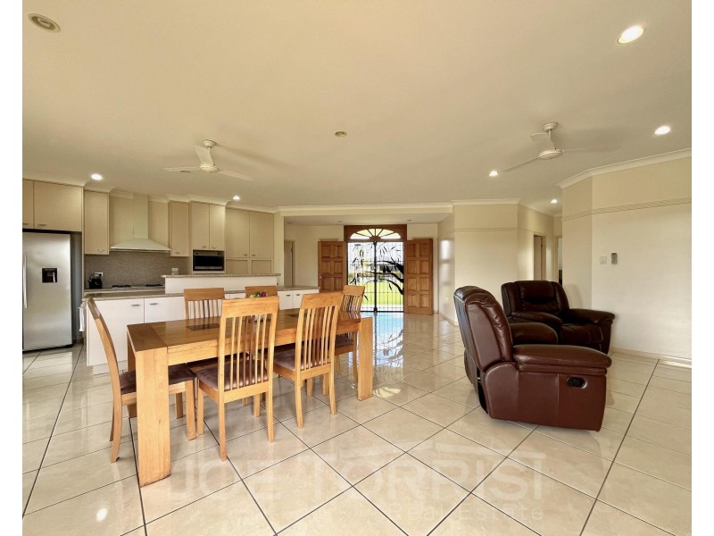 8 Joan Crescent, Mareeba QLD 4880