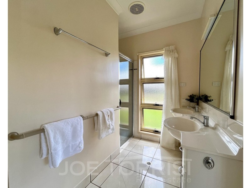 8 Joan Crescent, Mareeba QLD 4880