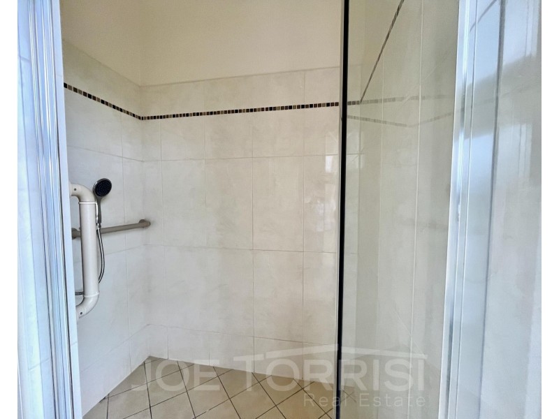 8 Joan Crescent, Mareeba QLD 4880