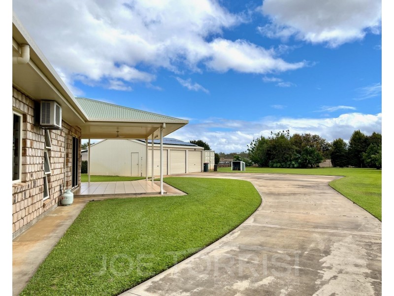 8 Joan Crescent, Mareeba QLD 4880