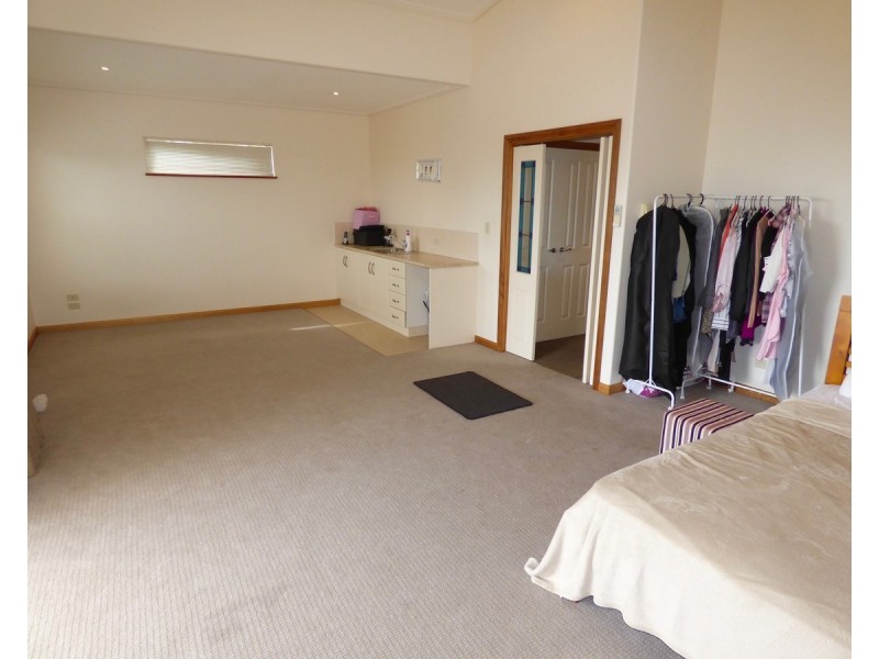 2/11 Ives Place, Port Lincoln SA 5606