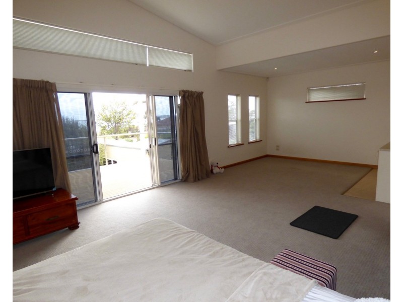 2/11 Ives Place, Port Lincoln SA 5606