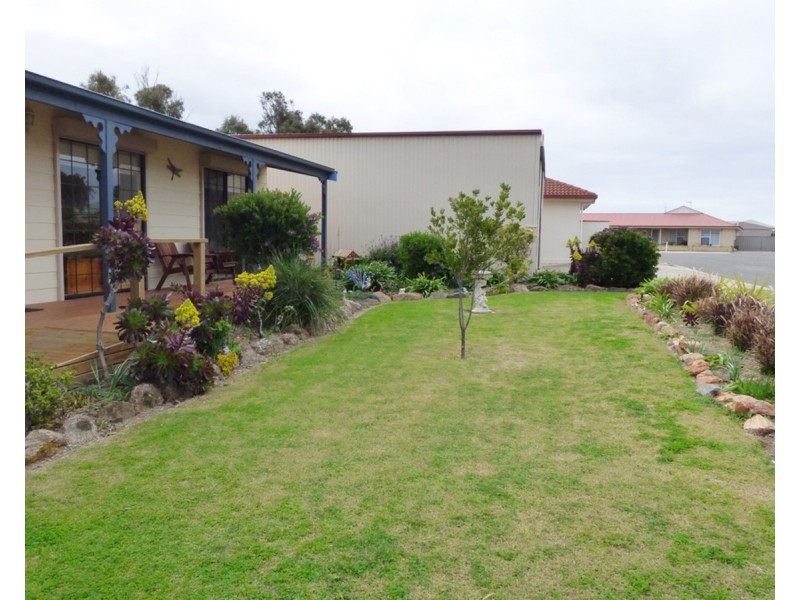 1 Lakin Crescent, Tumby Bay SA 5605