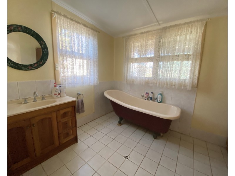 4 Lipson Road, Tumby Bay SA 5605