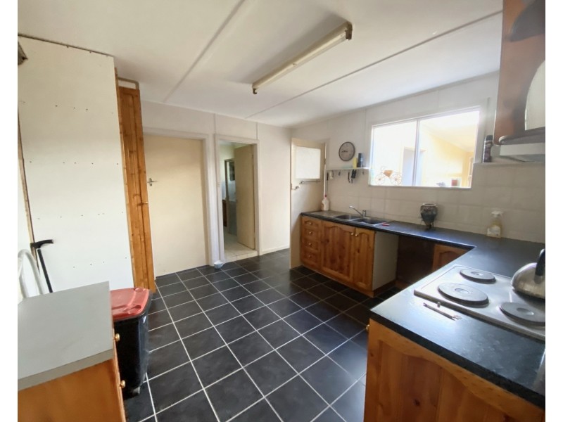 4 Lipson Road, Tumby Bay SA 5605