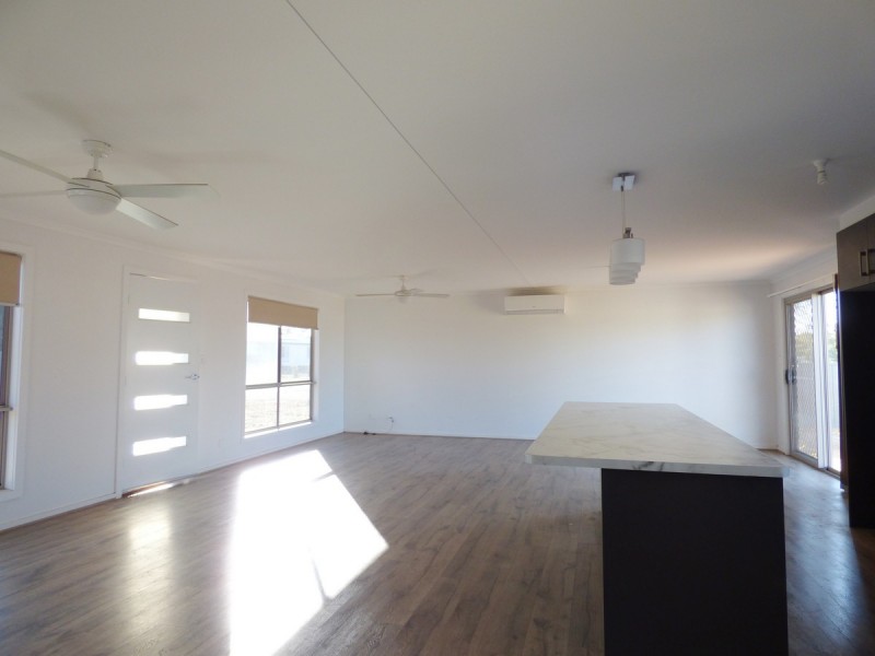 4 Benjamin Road, Poonindie SA 5607