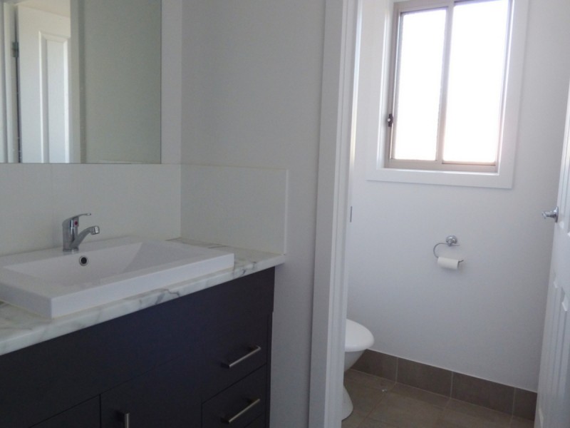 4 Benjamin Road, Poonindie SA 5607