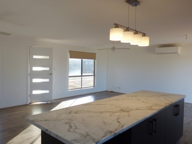 4 Benjamin Road, Poonindie SA 5607