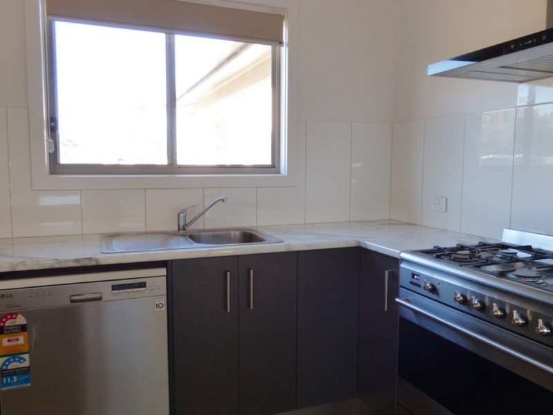 4 Benjamin Road, Poonindie SA 5607