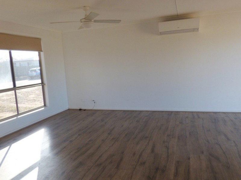 4 Benjamin Road, Poonindie SA 5607