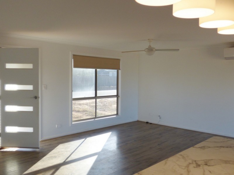 4 Benjamin Road, Poonindie SA 5607