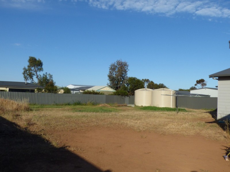 4 Benjamin Road, Poonindie SA 5607