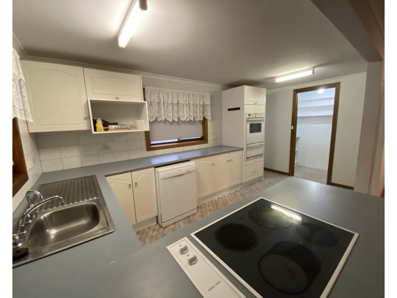 16 Central Street, Louth Bay SA 5607