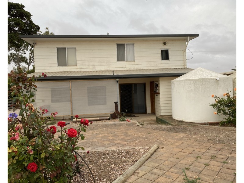 16 Central Street, Louth Bay SA 5607