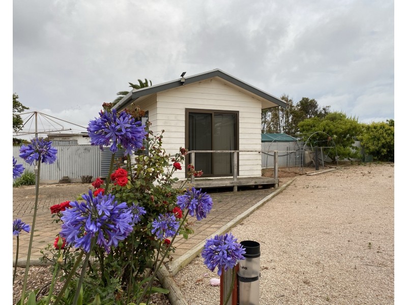 16 Central Street, Louth Bay SA 5607