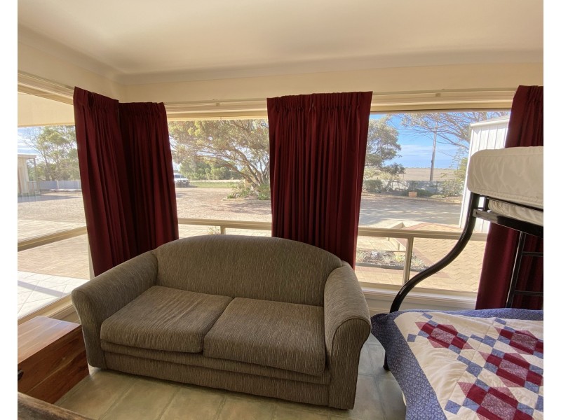 6 Chalmers Road, Port Neill SA 5604