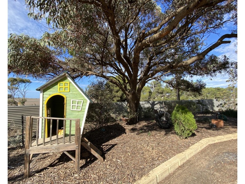 6 Chalmers Road, Port Neill SA 5604