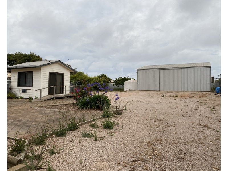 16 Central Street, Louth Bay SA 5607