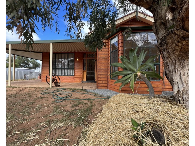 11 Airport Road, Cleve SA 5640