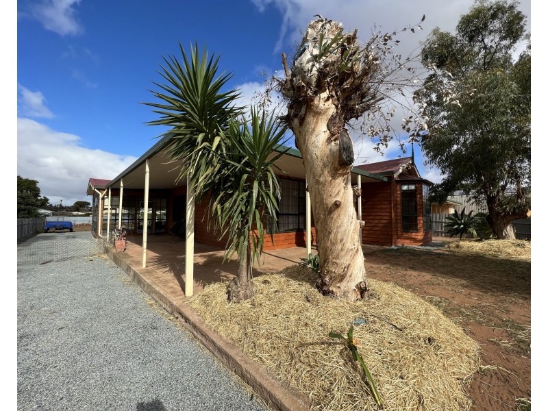 11 Airport Road, Cleve SA 5640