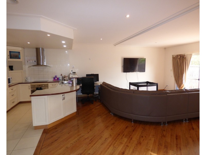 2/11 Ives Place, Port Lincoln SA 5606