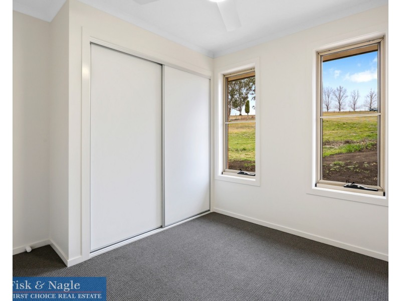 7B Denison Close, Bega NSW 2550