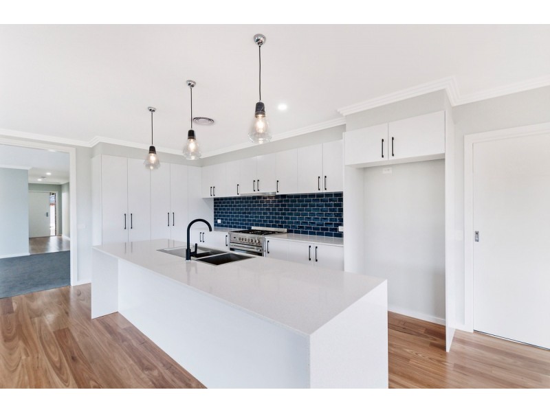 8 Royal Court, Warrnambool VIC 3280