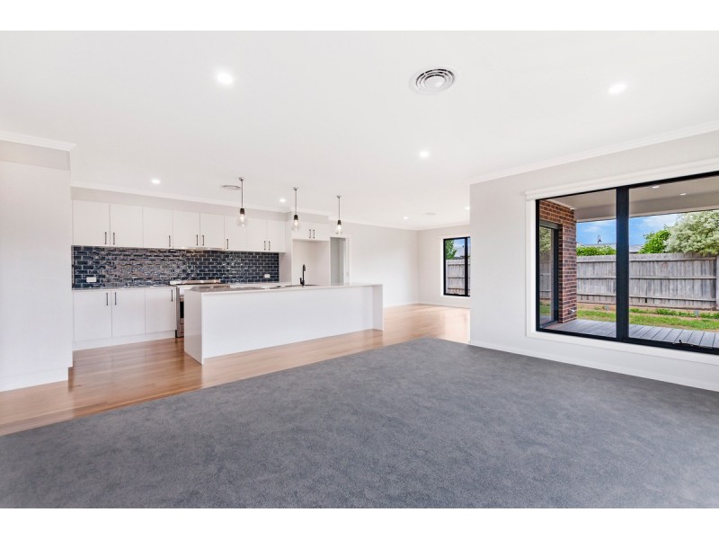 8 Royal Court, Warrnambool VIC 3280