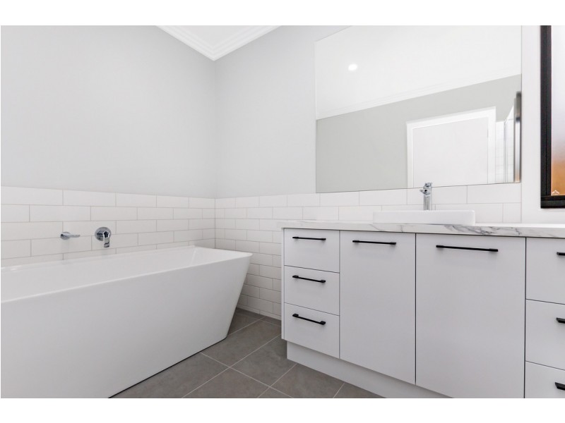 8 Royal Court, Warrnambool VIC 3280